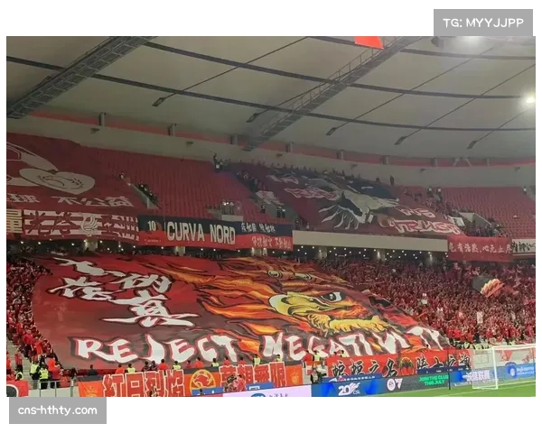 中超Tifo文化升级：梅州客家巨幅签名致敬球员