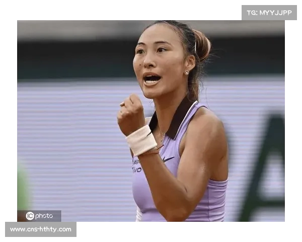 郑钦文复出首秀过关，次轮将战哥伦比亚一姐阿朗戈