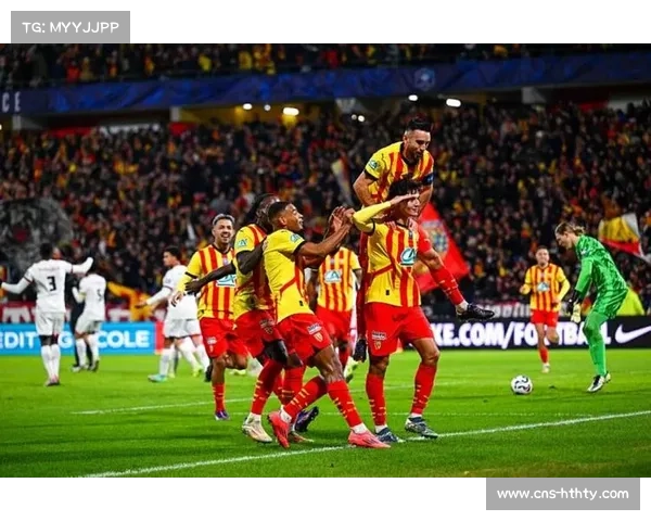 法甲朗斯领跑，巴黎统治力下滑联赛竞争开放